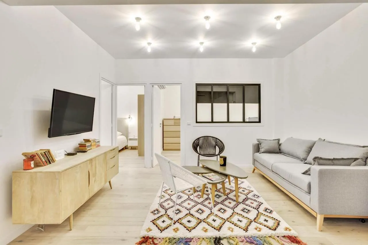 Apartment Central & Stylish Renovated Parisian Apt / 6-8 Guests