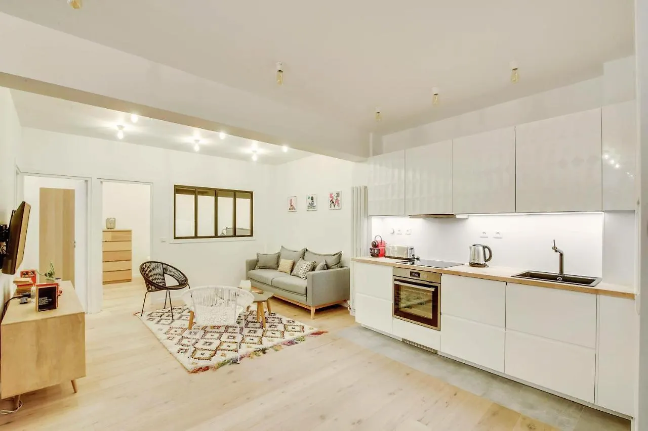 Central & Stylish Renovated Parisian Apt / 6-8 Guests Paris